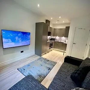 Contemporary Flat In Prime Centre Apartment