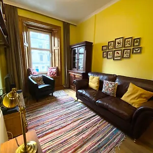 Charming 1 Bedroom Apartment